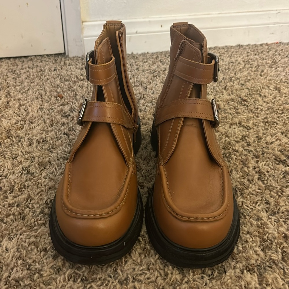 NEVER WORN, FREE PEOPLE SHOES SIZE 11 women’s! Run a tad big